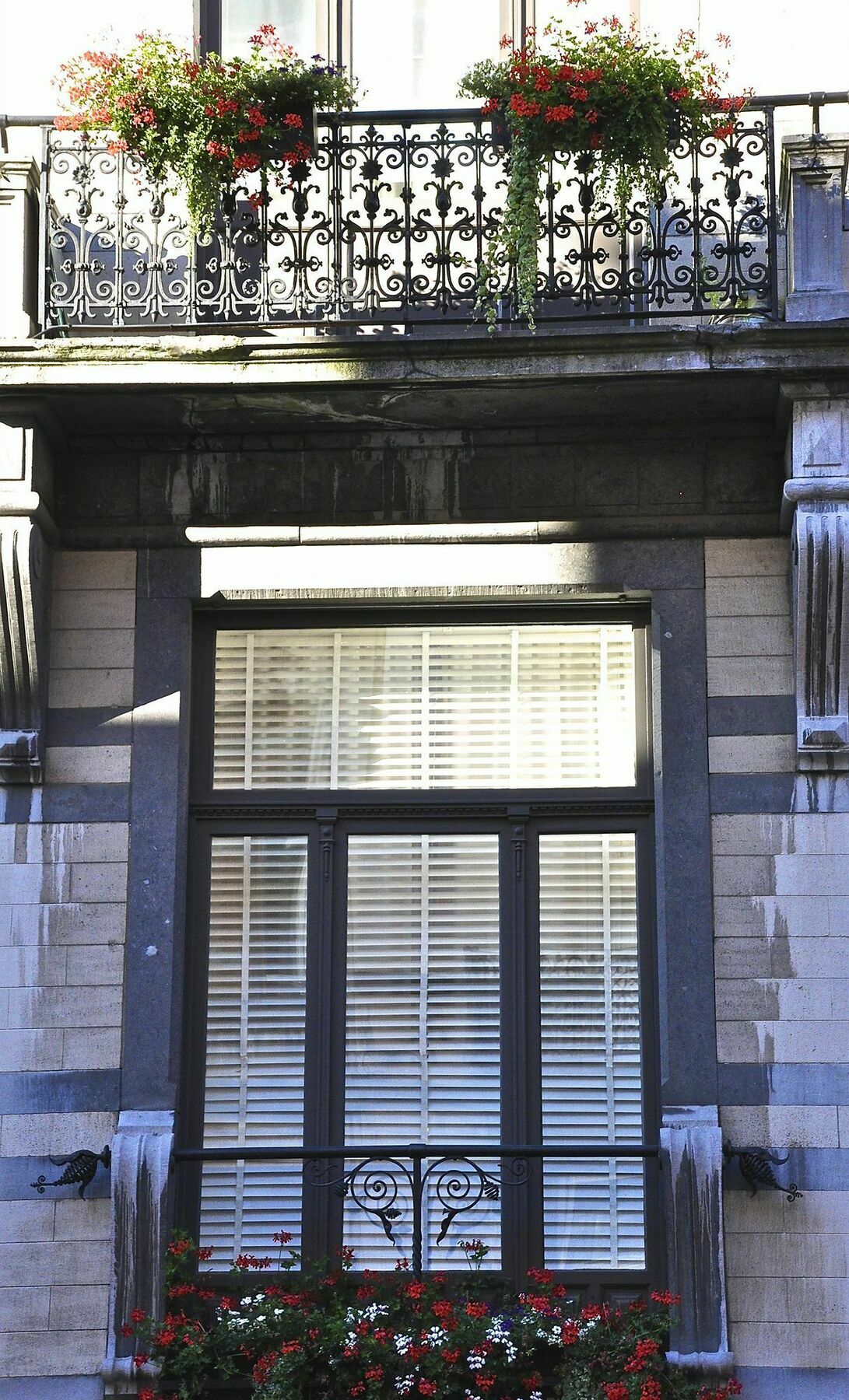 B&B Un Jardin En Ville Saint-Gilles Exterior photo