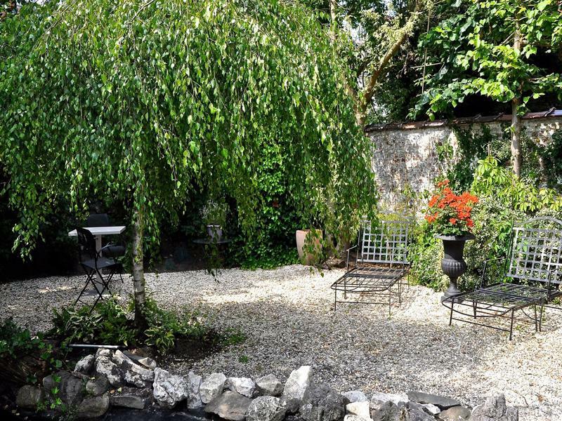 B&B Un Jardin En Ville Saint-Gilles Exterior photo